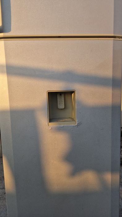 Vand frigider Beko.