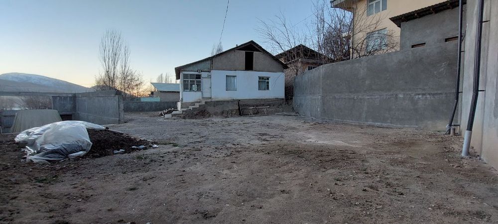 Очень срочно продается дом!!!6.5 соток,кадастр имеется,отличная локаци