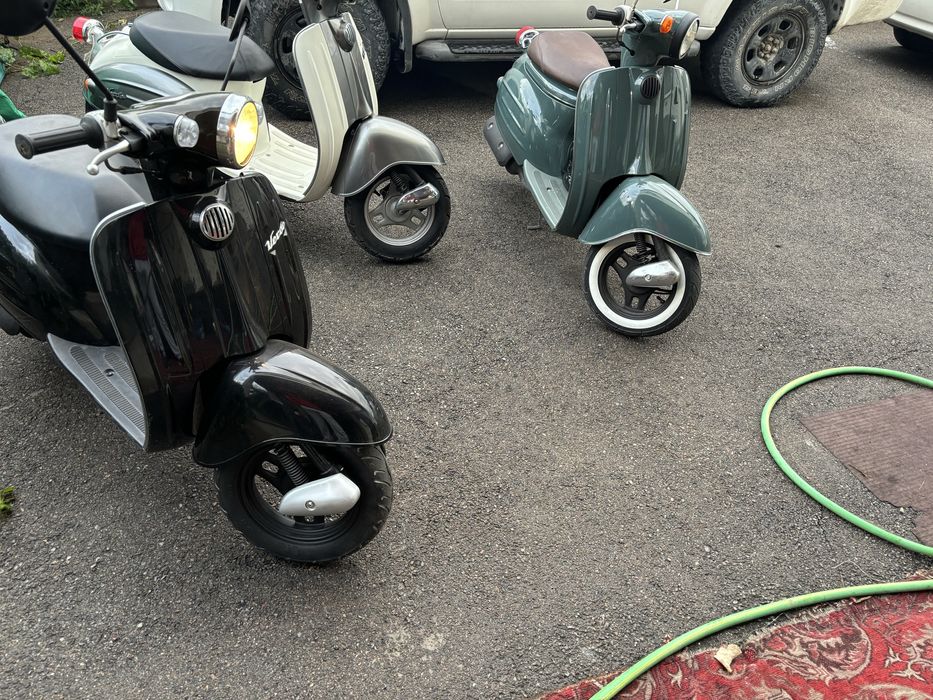 Продаеться скутер в ситиле ретро.