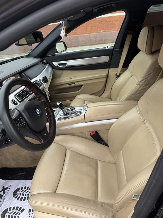 Vând BMW -SERIA 7- 730 d facelift an 2015