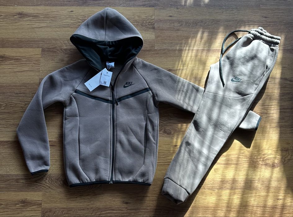 Детски,ватиран екип Nike в кафяво