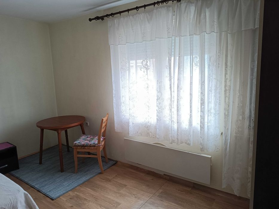 Дава се под наем Тристаен апартамент в Плевен, м-т Мъртва долина - 70 кв.м за 153 € - Снимка #1