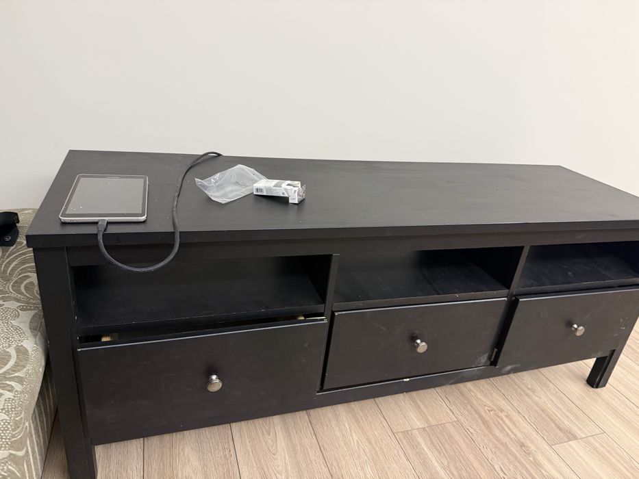 Продам тумбочку под телевизор