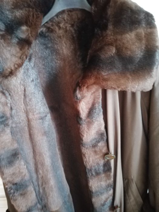 Haină blană de vulpe argintie.