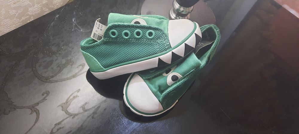 Продам детскую обувь