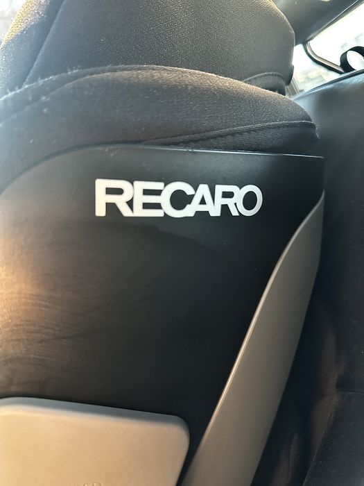 Стол за кола RECARO