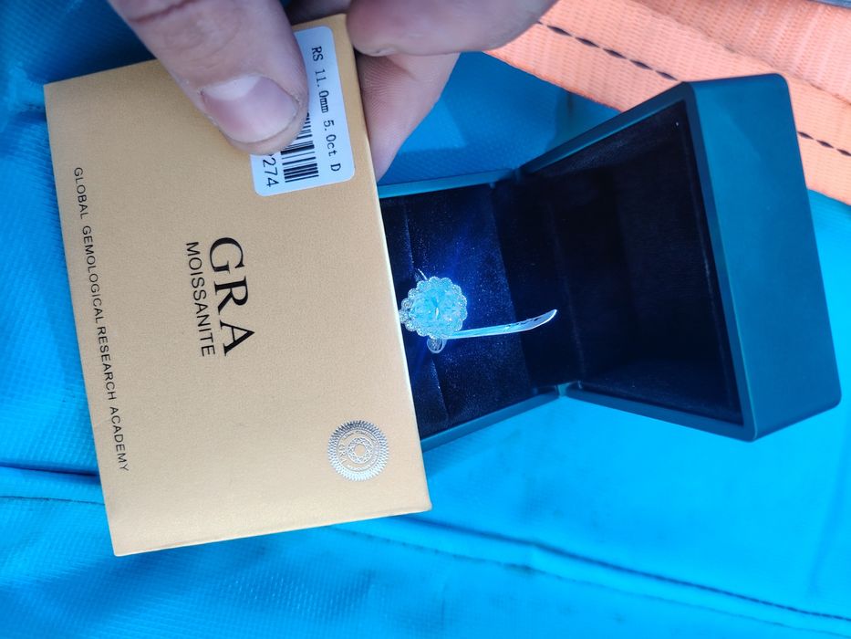 Кольцо муассанит продам срочно