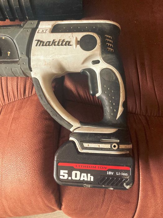 Акумулаторен перфоратор Makita DHR202