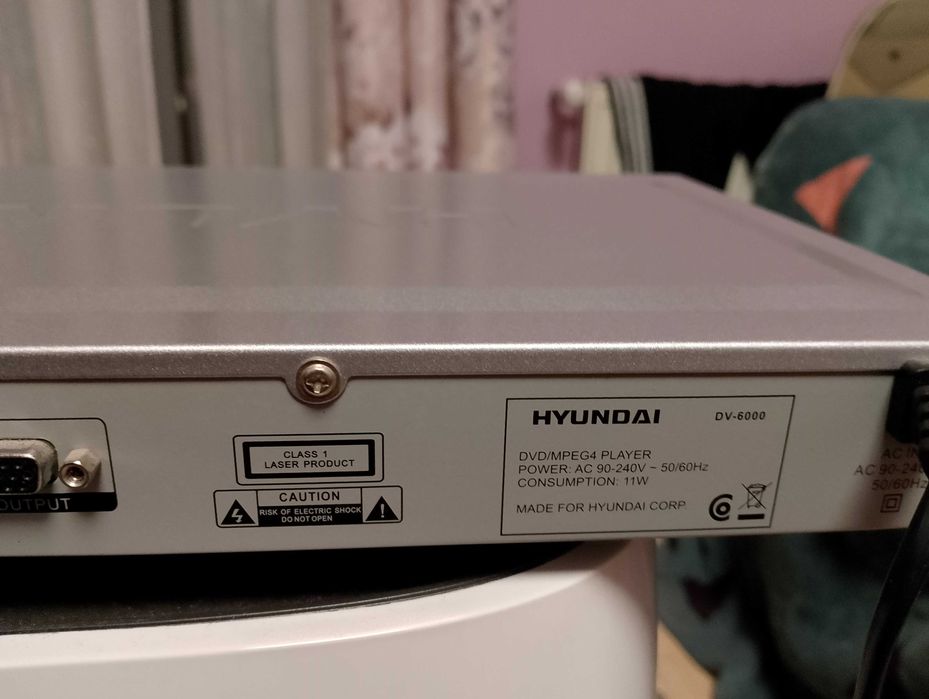 Продавам DVD player Hyundai DV6000