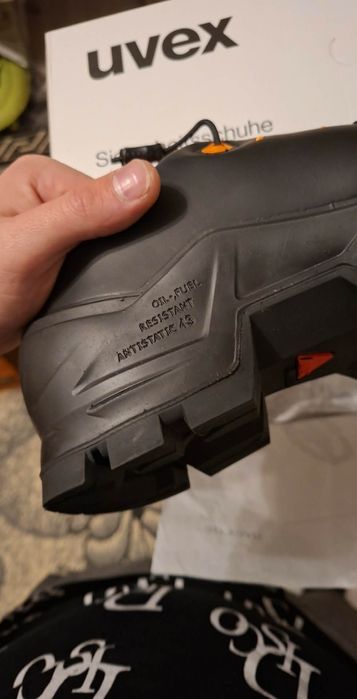 Работни обувки UVEX