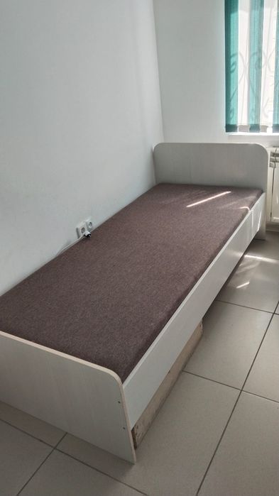 Продам кровати в количестве 4 штук.