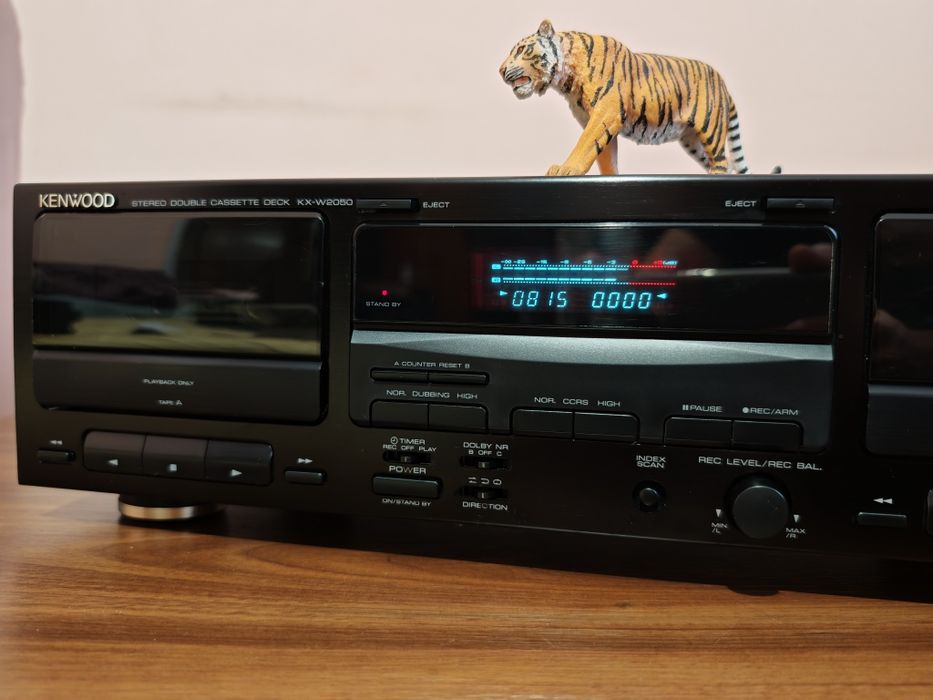 Kenwood KX-2050. Deck superb. Autoreverse. Estetică de raft. Preț fix.