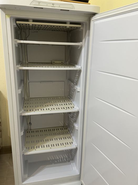 Продам морозильник Бирюса