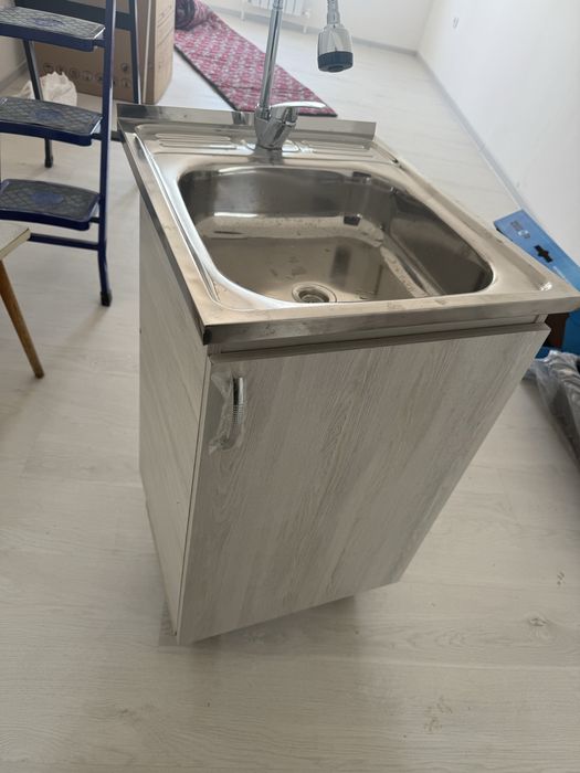 Oshxona uchun moyka sotiladi