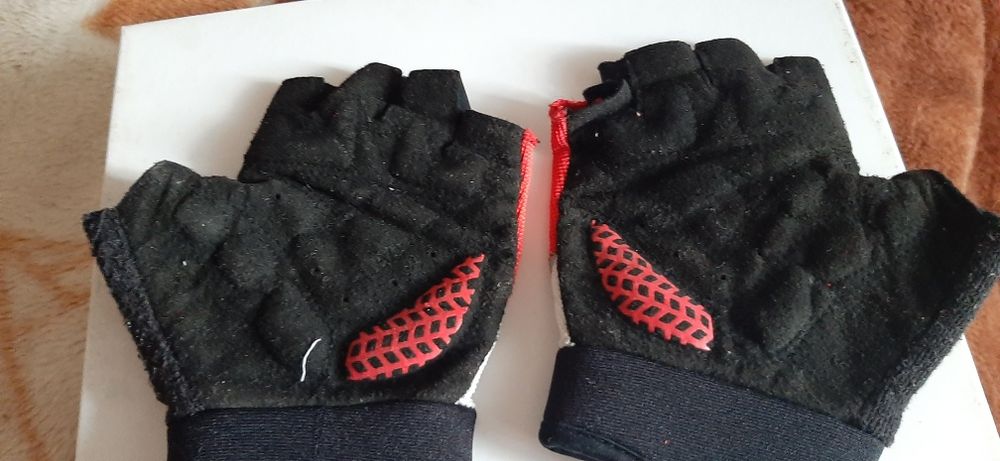 Перчатки для велосипеды