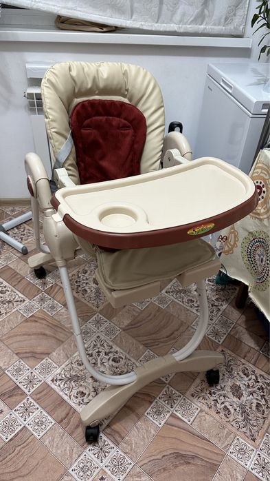 Детский стульчик для кормления