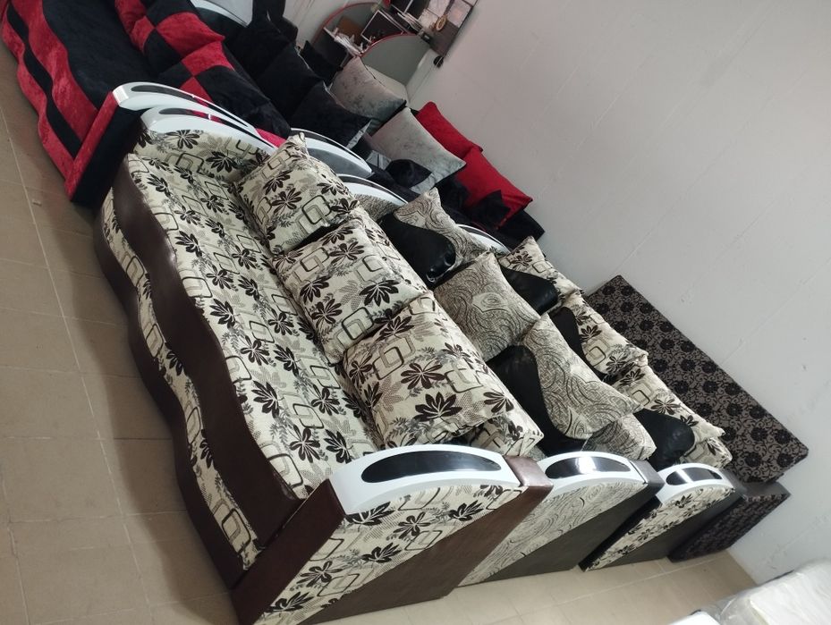 Canapele extensibile cu ladă pentru depozitare