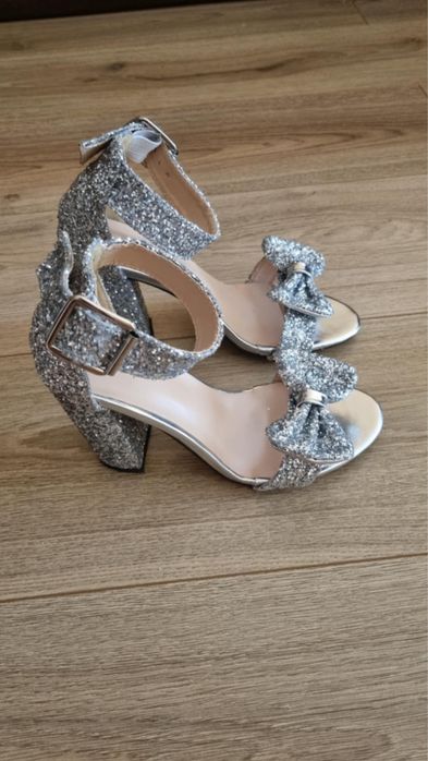 Дамски сандали обувки на ток