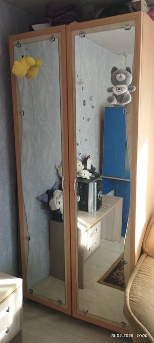 Продам шкаф плательный