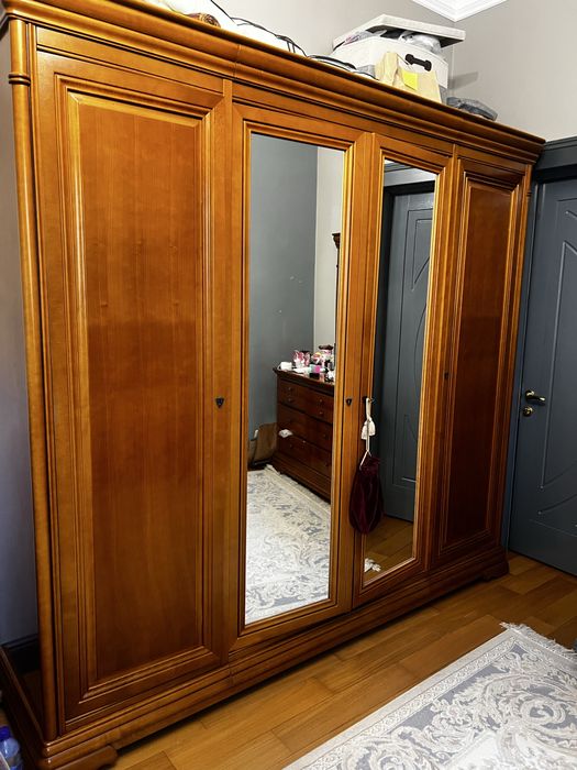 Продам испанский спальный гарнитур из массива дерева