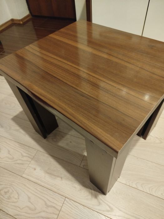 Măsuța de cafea pentru living