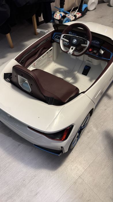 Акумулаторна кола BMW i4