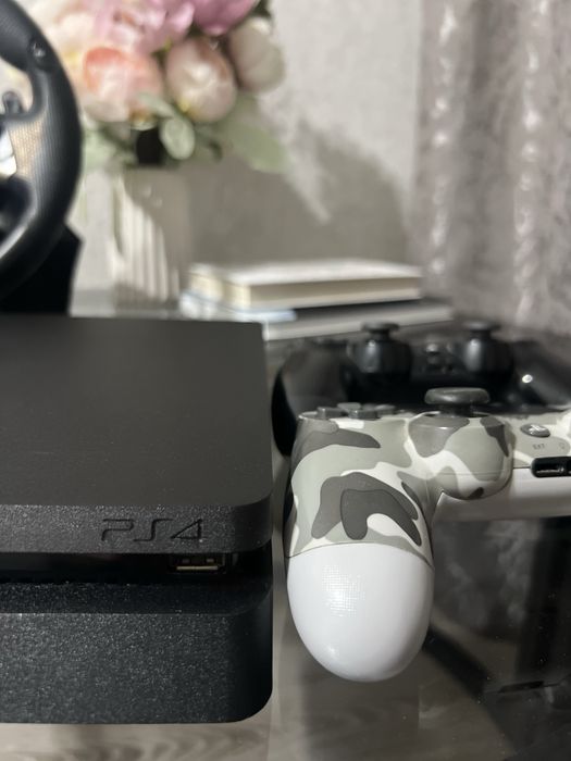 Продам PlayStation 4 Slim