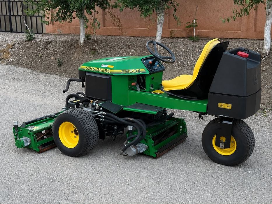 Cositoare John Deere 2653A –  Utilaj - Mașină profesională de tuns gazon cu 3 cilindri , motor diesel / Recent adus din Germania / Servo - direcție !