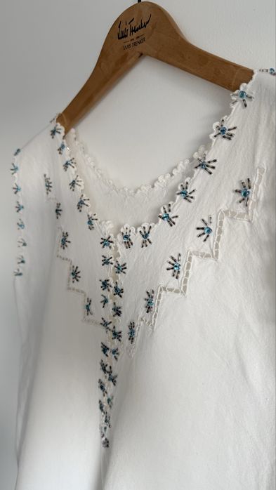 Bluză damă din pânză de cânepă, brodată manual cu mărgele, stil tradițional/boho