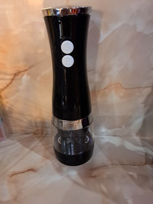 Чисто нова машинка за черен пипер Brio