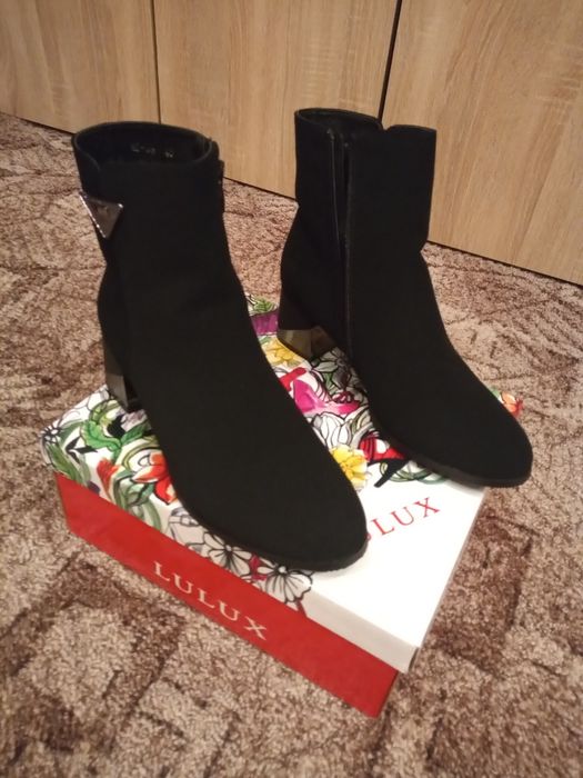 Дамски боти от естествен велур