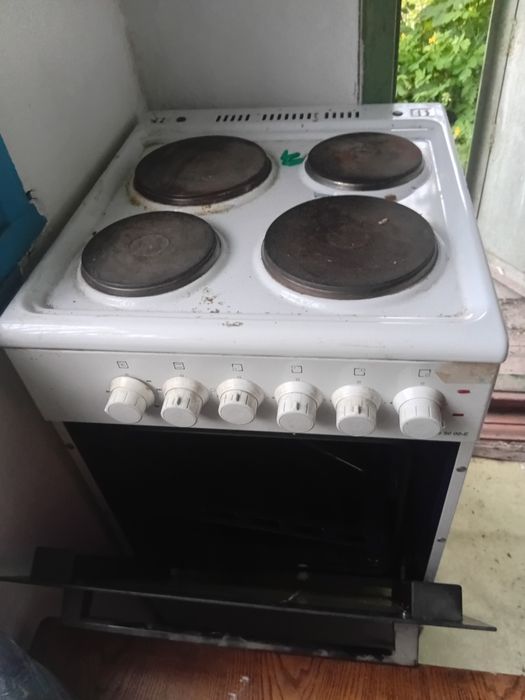 Продам эл плиту б/у