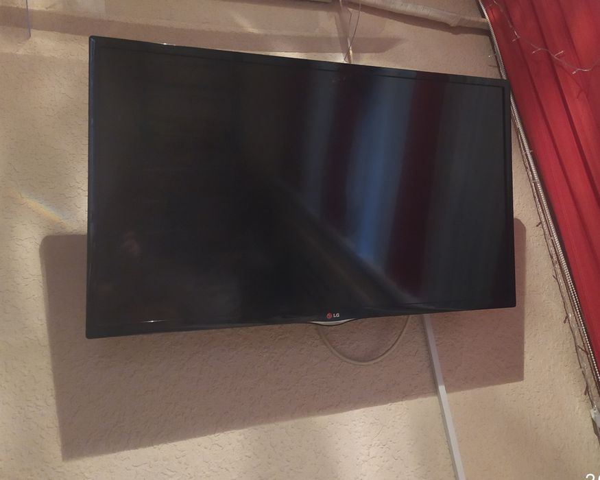 В связи с переездом срочно продаем телевизор фирмы LG