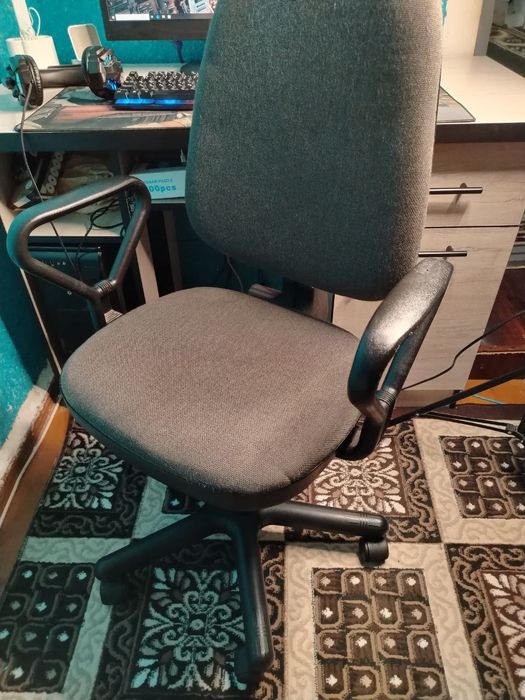 Компьютер сотилади креслоси билан умуман айби йок ойин учун Дим зор