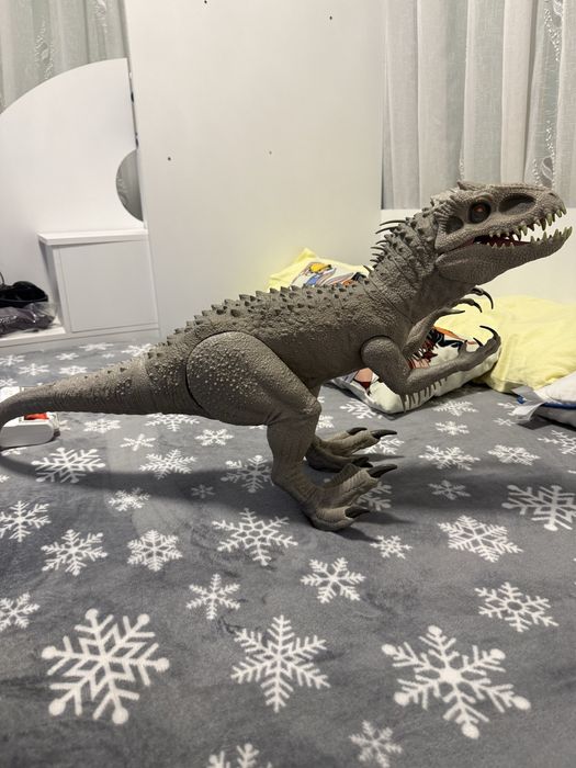 Динозавъри Rex и IndominusRez