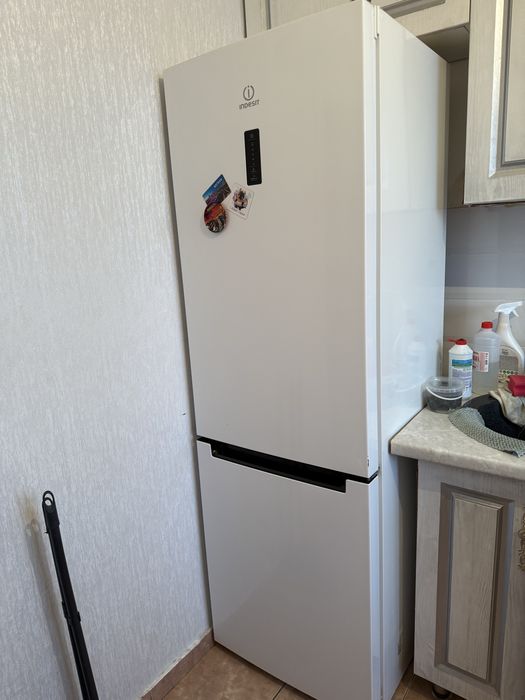 Холодильник Indesit