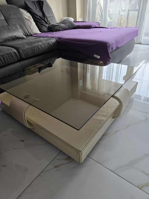 Холна маса от стъкло и кожа