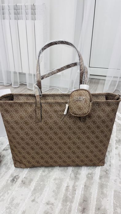 Сумкт Guess из Америки