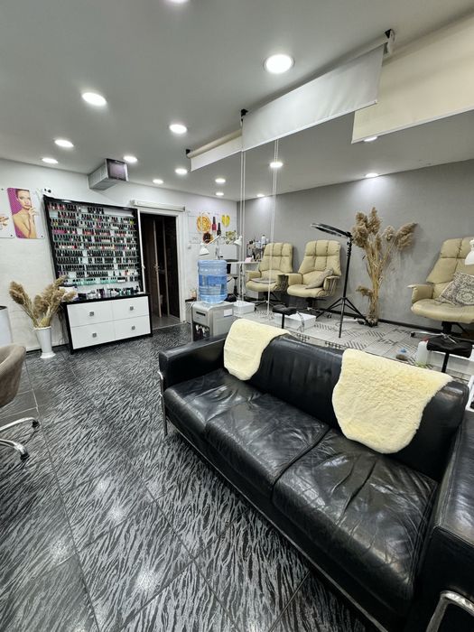 Сдается в аренду маникюрный стол