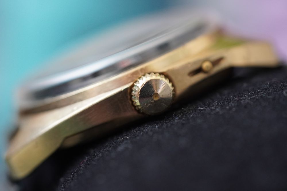 Оригинален съветски мъжки ръчен часовник Слава в прекрасно състояние