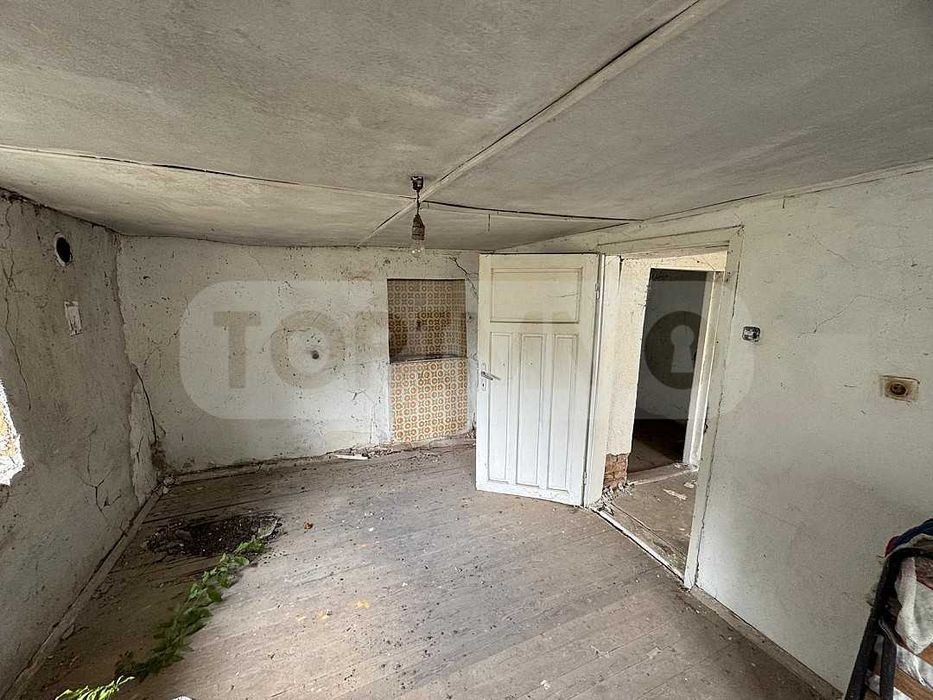 Двуетажна къща в село Копривец