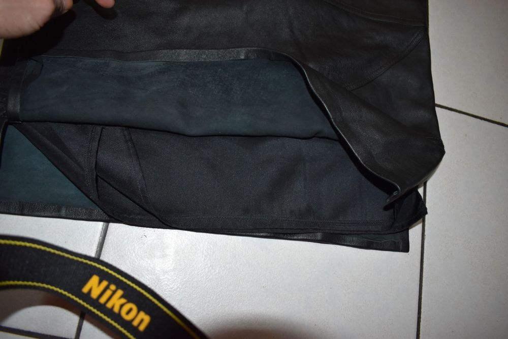 Fusta din piele peste genunchi