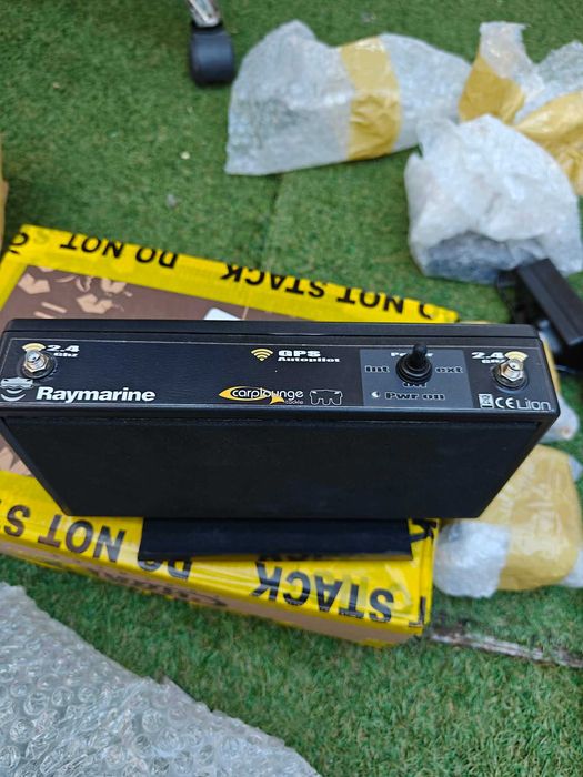 ПРОМО продавам лодка за захранка Carplounge RT4 + Сонар Raymarine dragonfly 5pro (400-500m)