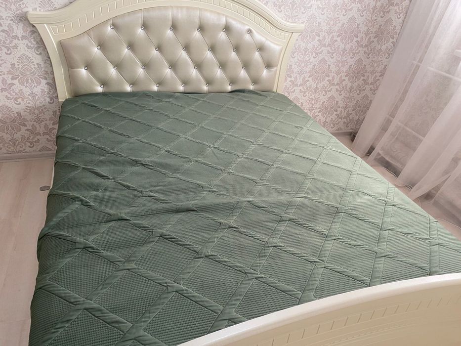 двуспальная кровать