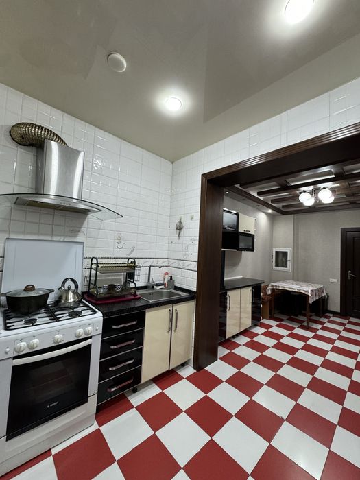 БЕРУНИЙ 4-3/4/9 Евроремонт бал: 2.20х7 обш: 105 кв.м ор: Беруний Метро