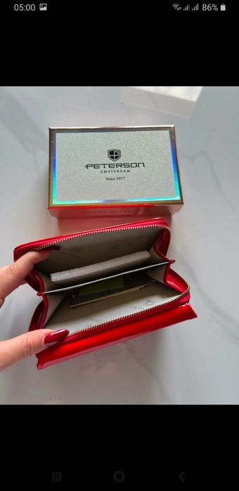 Portofel nou Peterson piele lacuita rosie ,superb