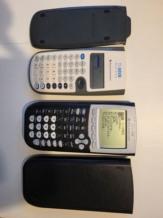 Vând Calculatoare științifice Texas Instruments TI-30XB și TI-80 Plus
