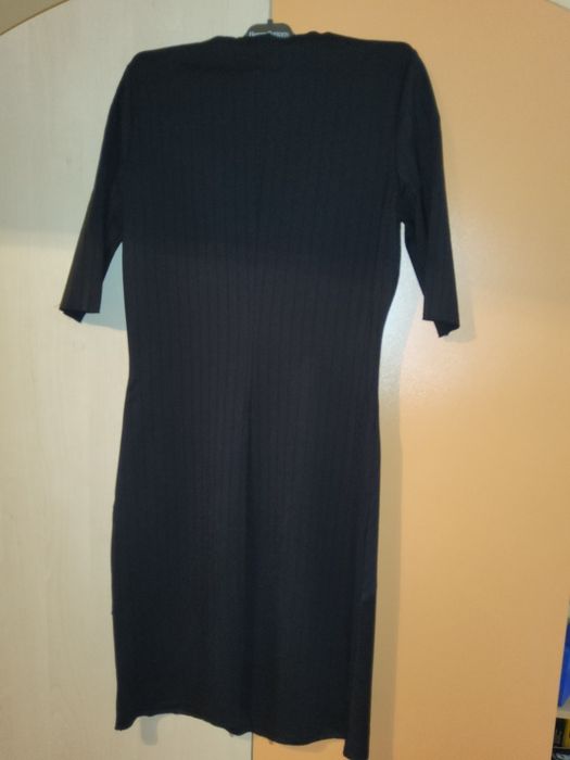 Черна рокля MANGO размер L с къс ръкав