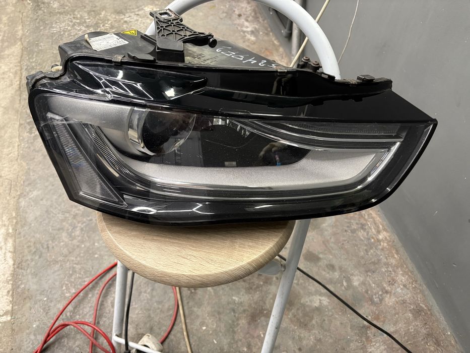 Far dreapta  audi a4 b8