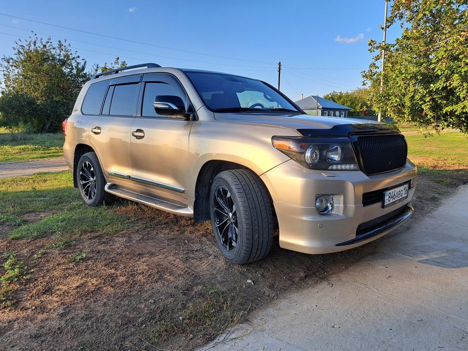 Toyota Land Cruiser 200